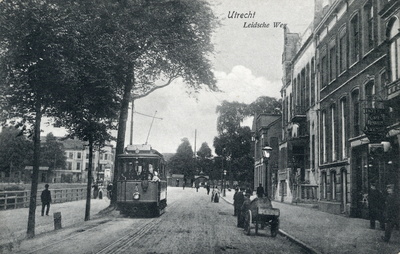 4310 Gezicht in de Leidseweg te Utrecht uit het zuidwesten, ter hoogte van het Kantoor van de ...